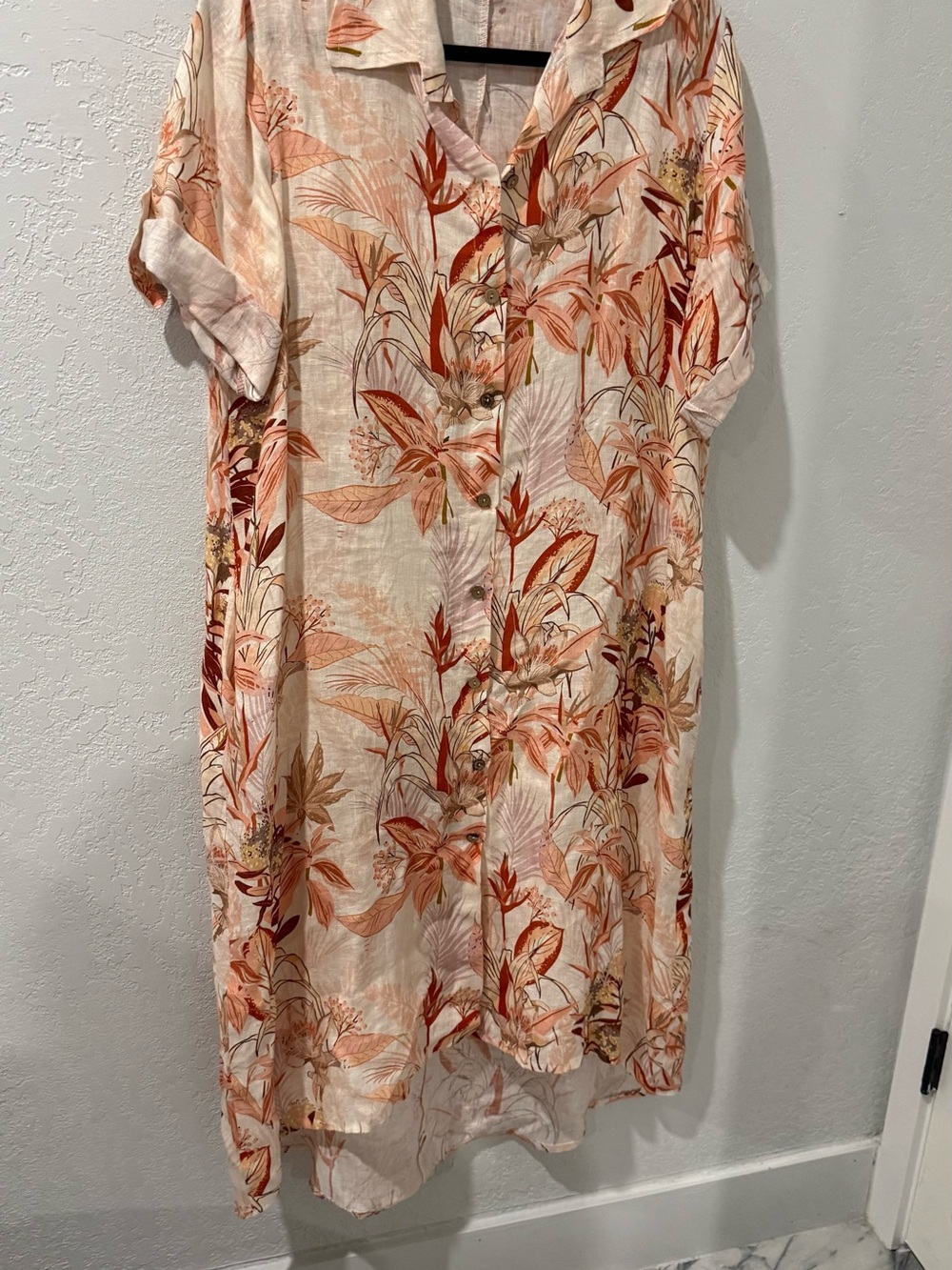 Women's Floral Button-Front Tunic Top in Peach Floral new with tags